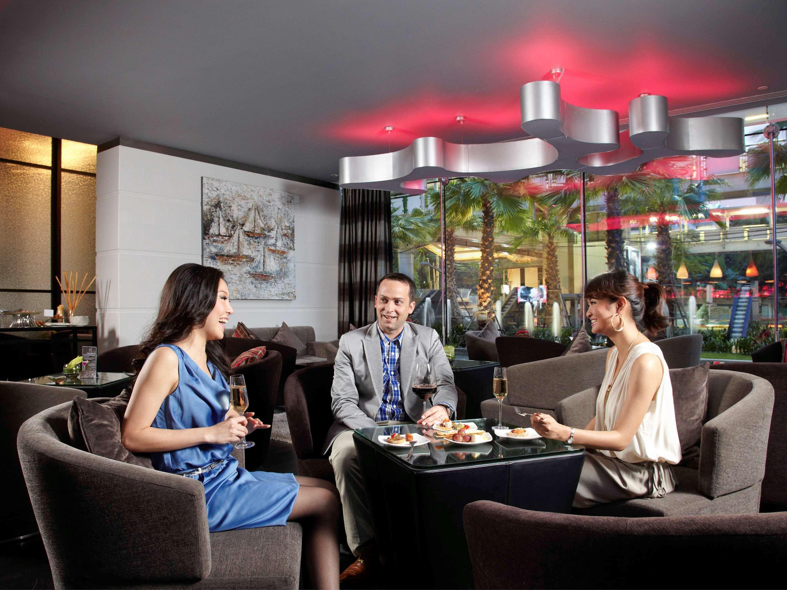 Four Points By Sheraton Bangkok Ploenchit - Formerly Novotel Bangkok Ploenchit Exteriör bild