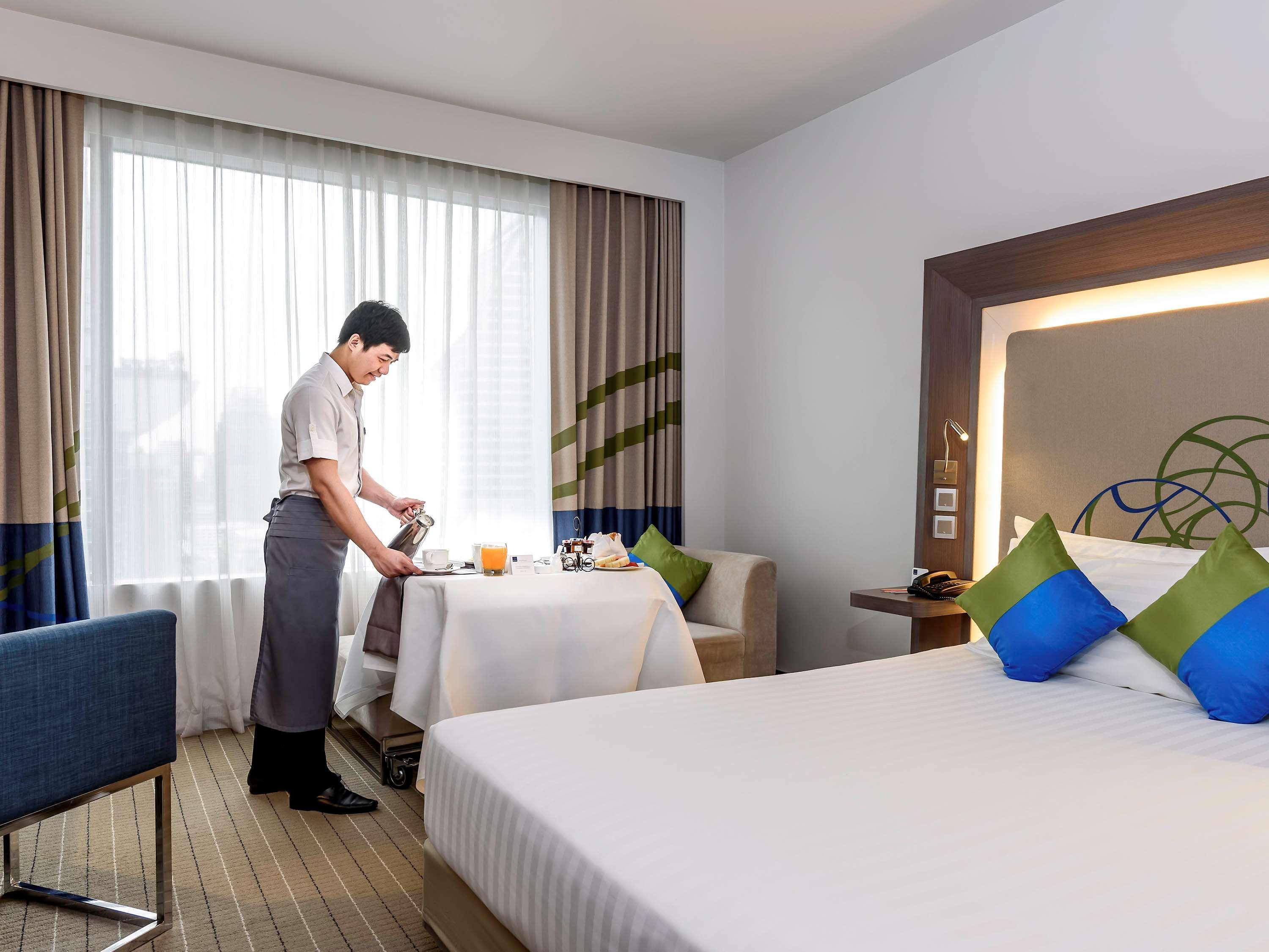 Four Points By Sheraton Bangkok Ploenchit - Formerly Novotel Bangkok Ploenchit Exteriör bild