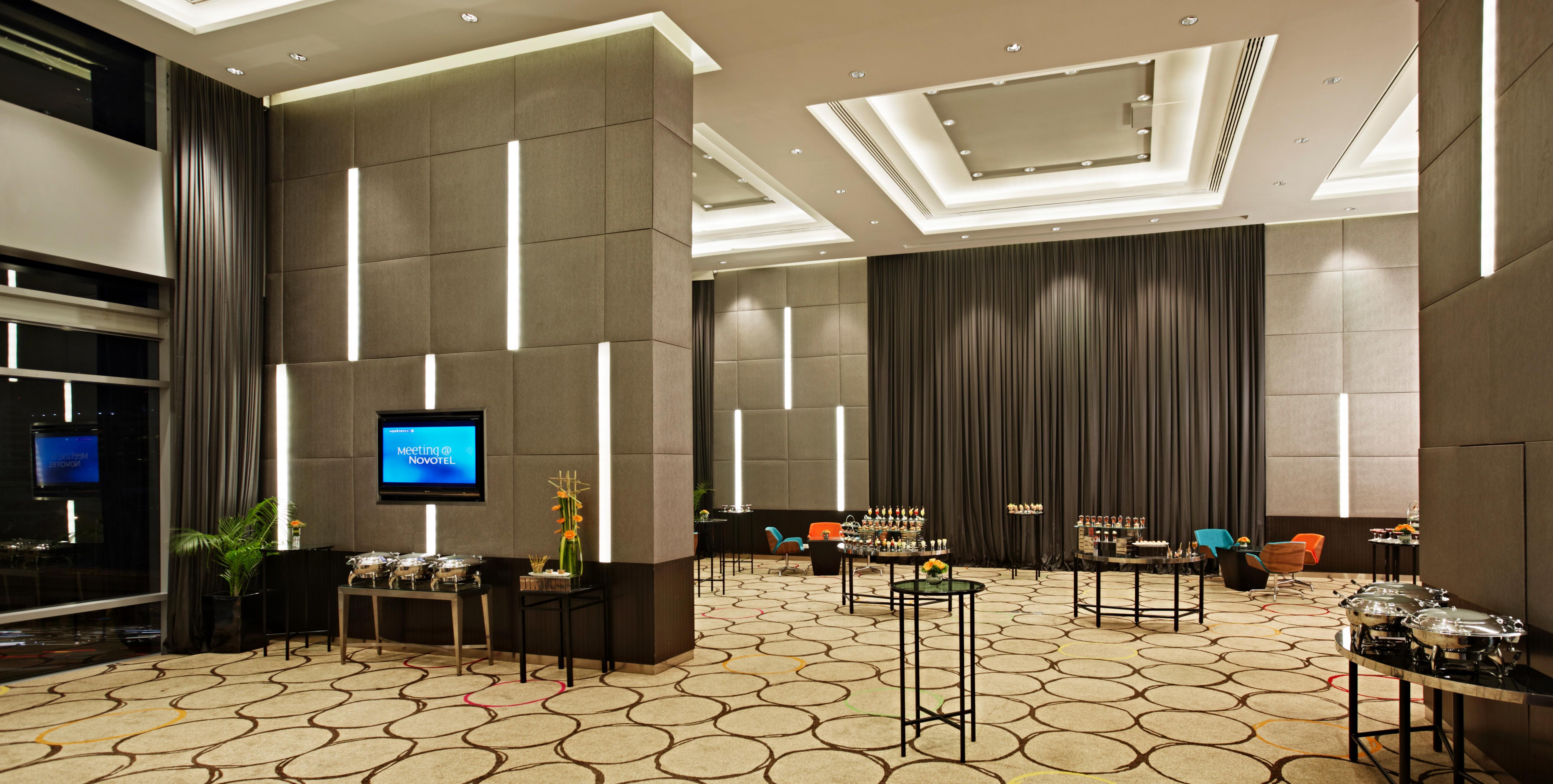 Four Points By Sheraton Bangkok Ploenchit - Formerly Novotel Bangkok Ploenchit Exteriör bild