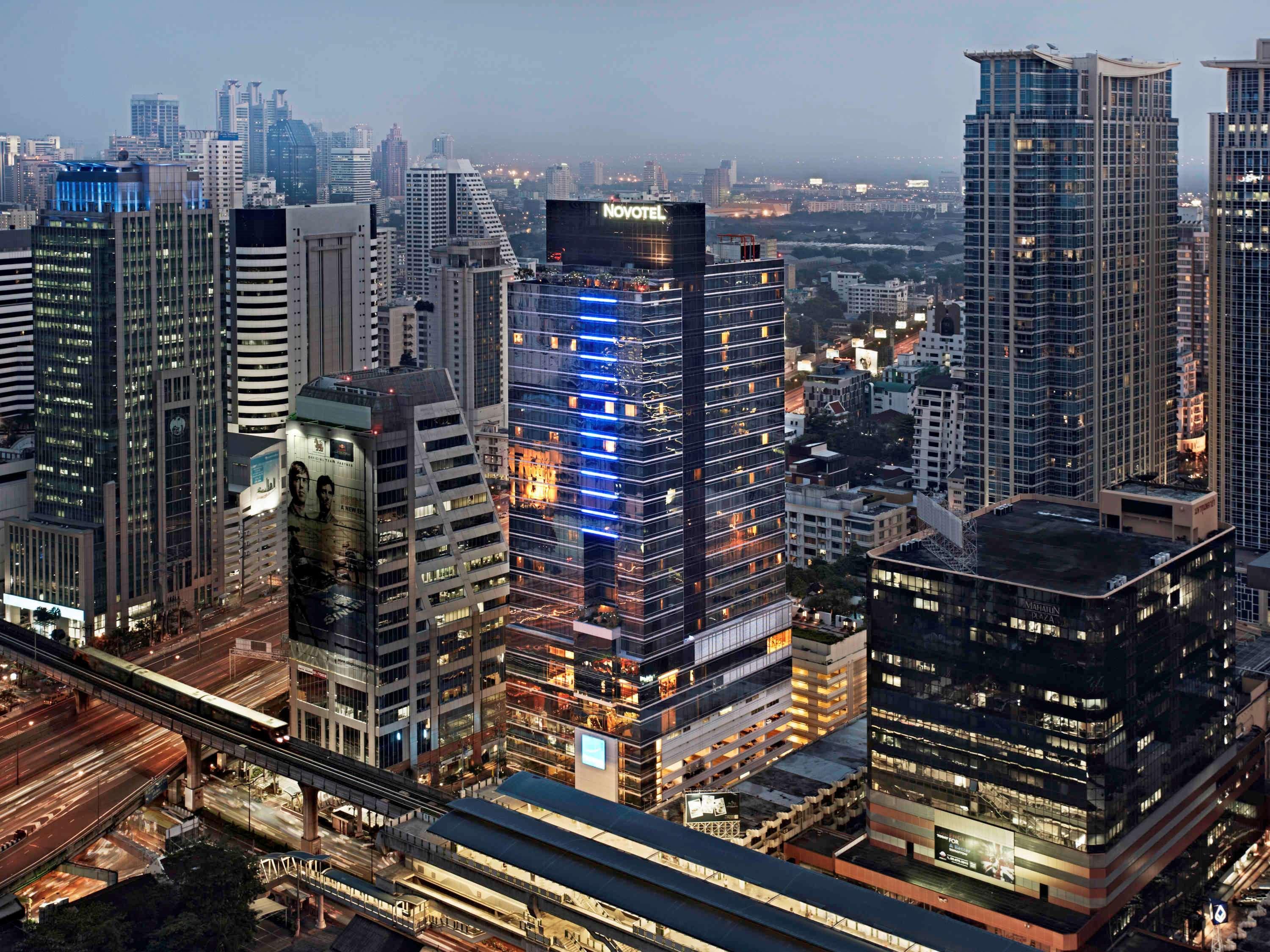 Four Points By Sheraton Bangkok Ploenchit - Formerly Novotel Bangkok Ploenchit Exteriör bild